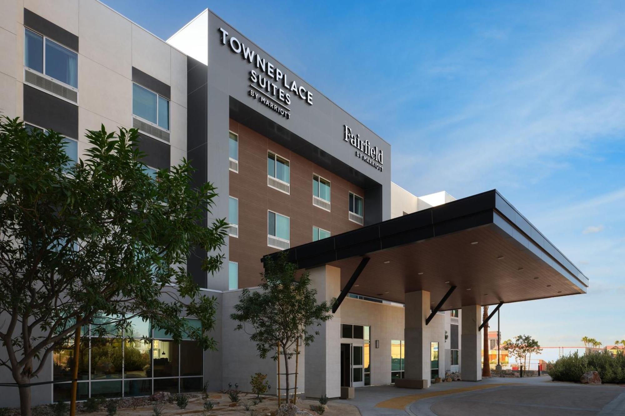 Fairfield By Marriott & Hotel