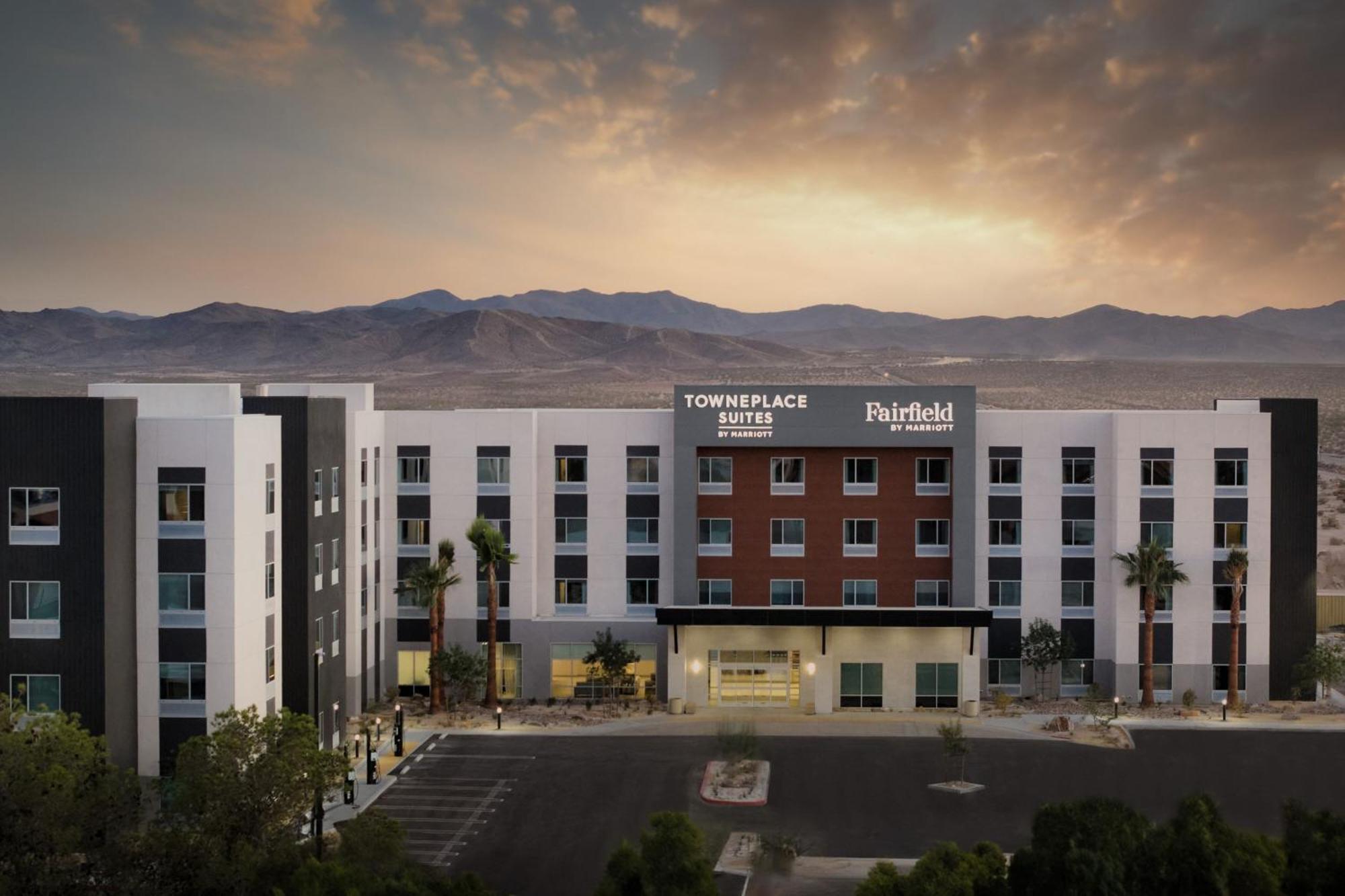 Fairfield By Marriott & Hotel *